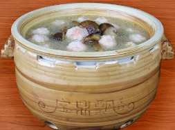 松茸虾丸汤（松茸とエビ団子スープ）